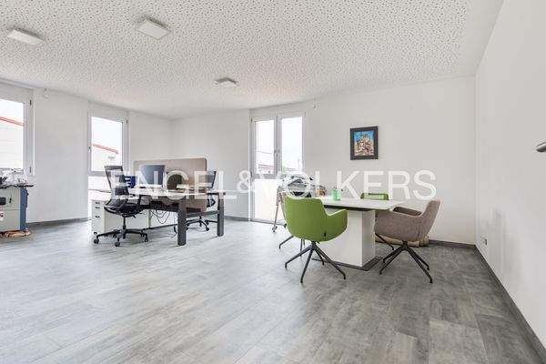 Büro oder weiteres Kinderzimmer im Gewerbebereich im Erdgeschoss