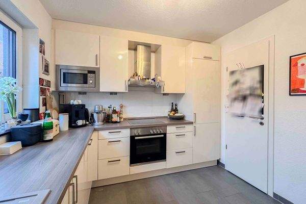 Küche mit Abstellraum