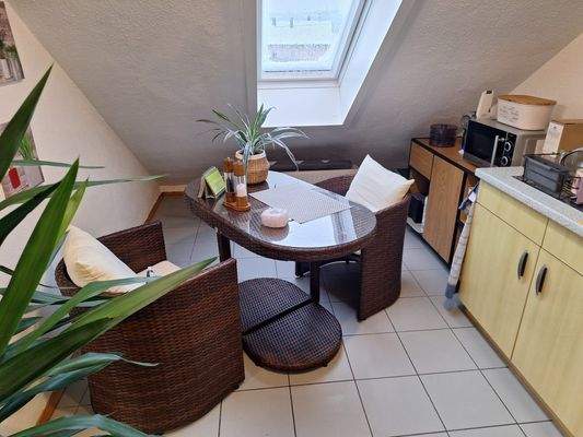 DG 1 Küche mit Essecke.jpg