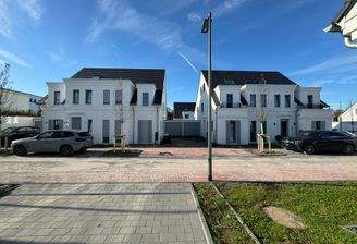 fertiggestellte Doppelhausvillen.JPG