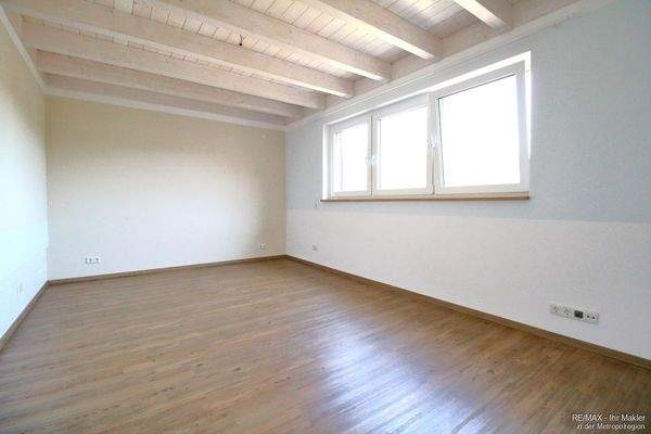 Schlafzimmer Anbau  rechts DG