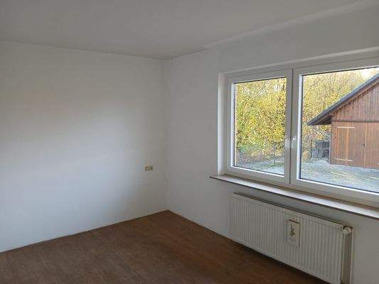 Leeres Zimmer mit Fenster