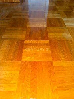 hochwertiger Parkettboden