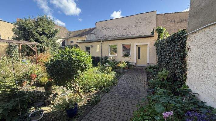 Innenhofbereich / Sicht auf Nebengelasse / Werkstatt