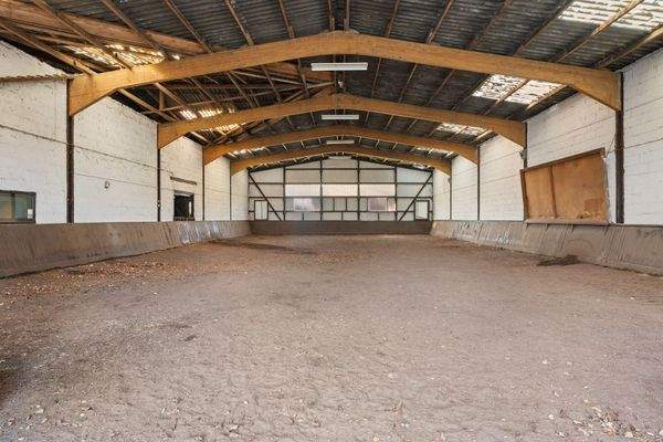 Reithalle mit 454,18 m² 