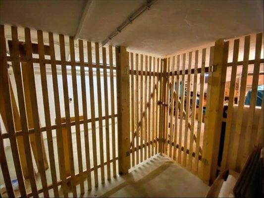 KG - Kellerraum mit Mieterabteile