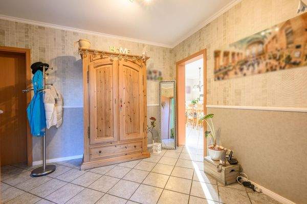 Flur EG-Wohnung links