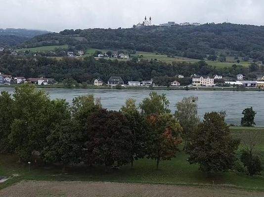 Blick auf Donau, Spielplatz und Maria Taferl
