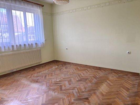 Zimmer mit Parkett zur Gartenseite (EG)