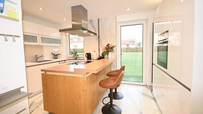 Helle schicke Küche..