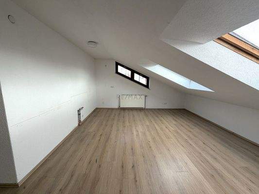 Küche und Wohnbereich DG rechts