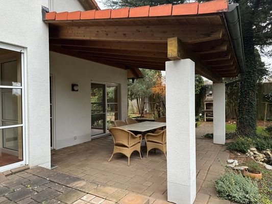 Überdachte Terrasse