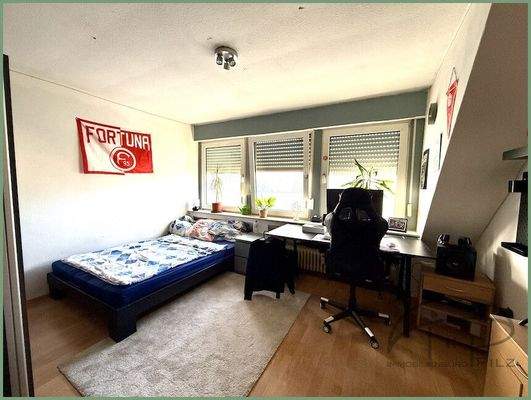 Schlafzimmer DG links