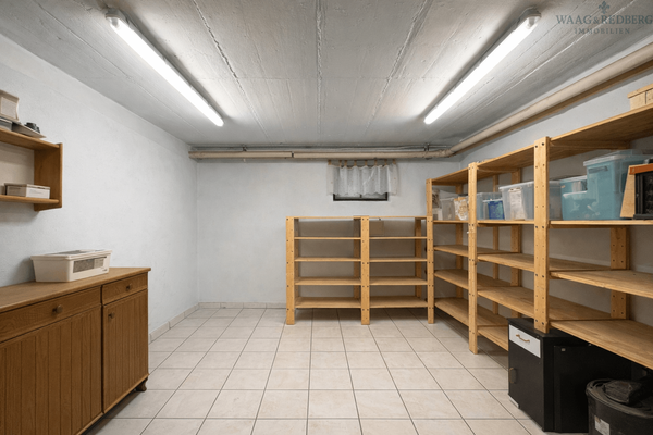 Lagerraum im Keller mit genügen Platz 