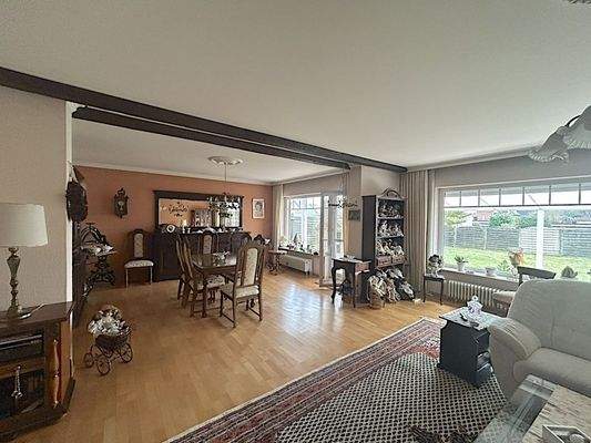 Blick in das Wohnzimmer vom Sitzbereich