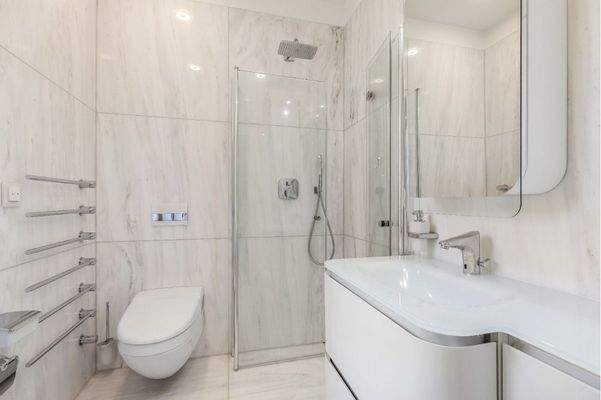 EG Badezimmer mit Dusche