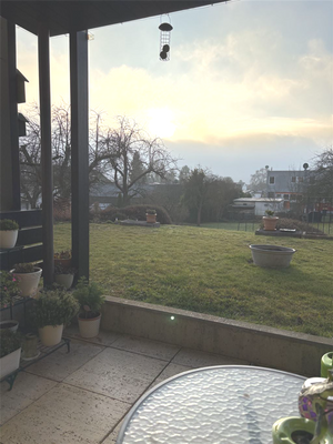 Wunderschöne Süd-Terrasse mit Garten Zugang