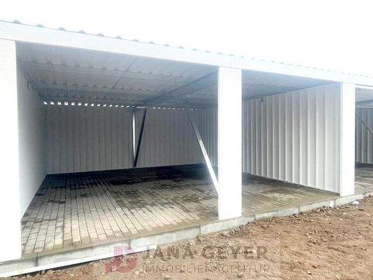 Doppelgarage, im Bau