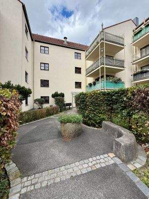 Weg zum Rückgebäude.jpg