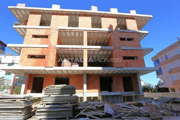 Apartments with Balcony and Garden in Konyaalti