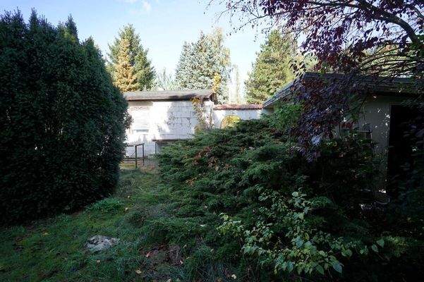 Haus und Nebengebäude