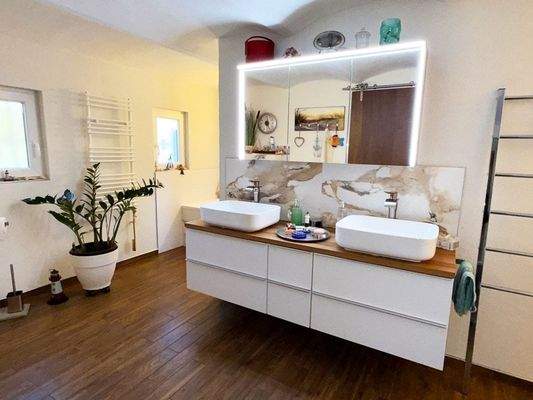 Großzügiges und exklusives Bad