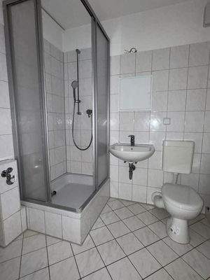 Badezimmer mit Dusche