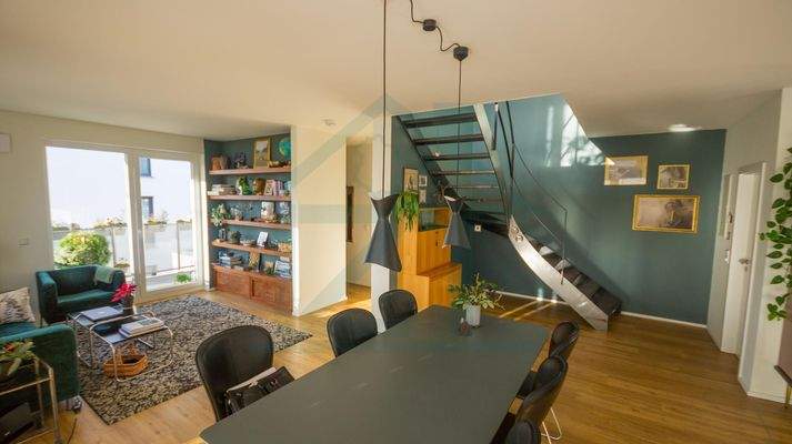 Ess-/Wohnbereich Ebene 1 mit Treppenaufgang 