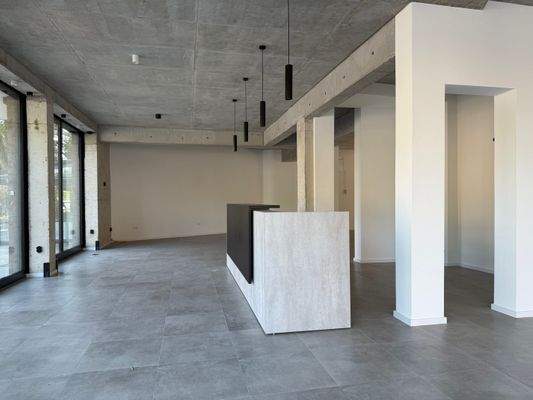 Weiterer Blick in den Eingangsbereich