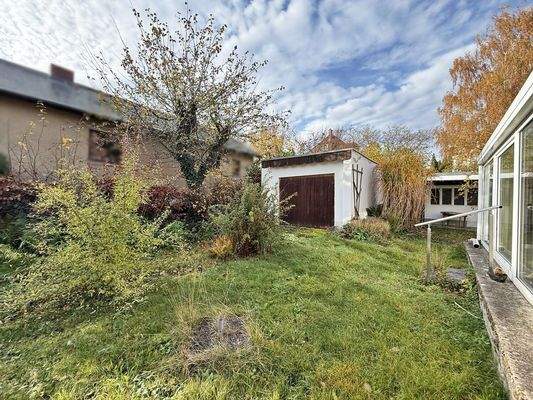 Gartenseitige Garage