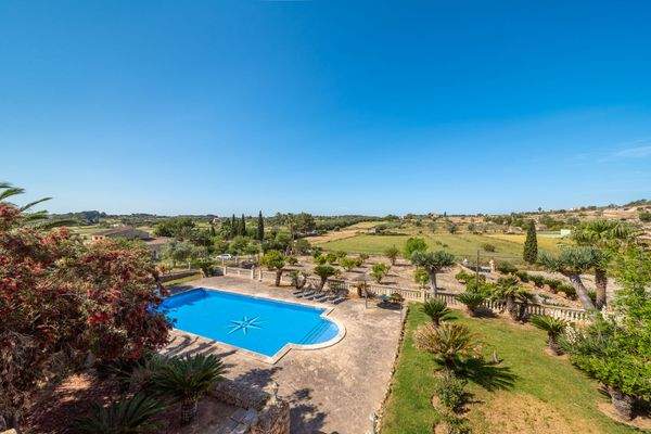 Eindrucksvolles Finca Anwesen mit Pool in Lloret de Vista Alegre