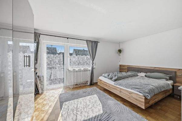 Schlafzimmer mit Balkonzugang