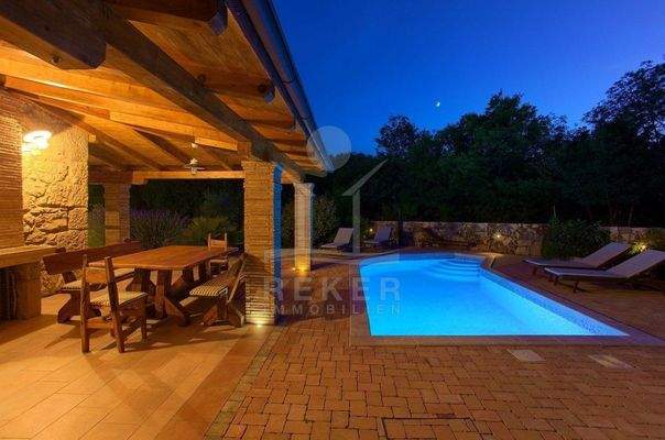 Sorgenfreie Harmonie im herrlichen Pool