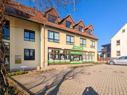 Haus33_Fitnessstudio+Parkplatz