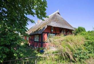 02 - Wohnhaus aussen 1.jpg