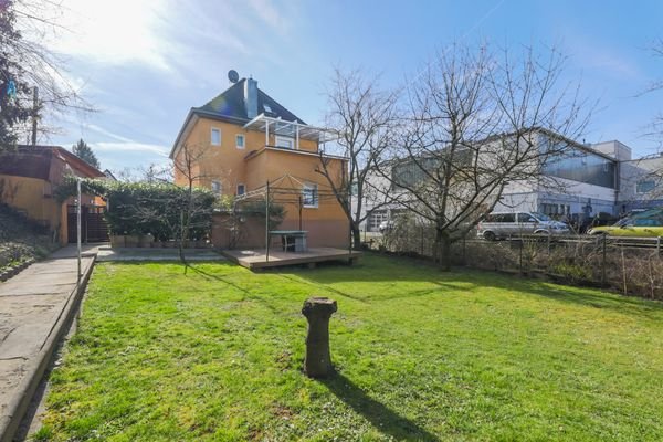 Rückansicht und Garten