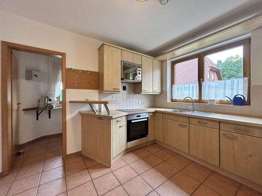 EG Küche mit Speisekammer