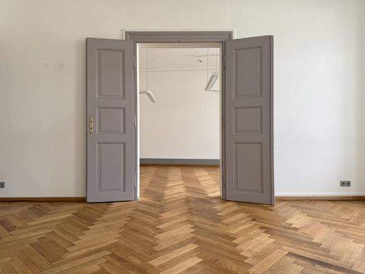 Büro mit Flügeltür