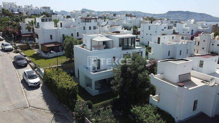 Twin Villa with Detached Garden and Sea View in Bodrum Türkbükü