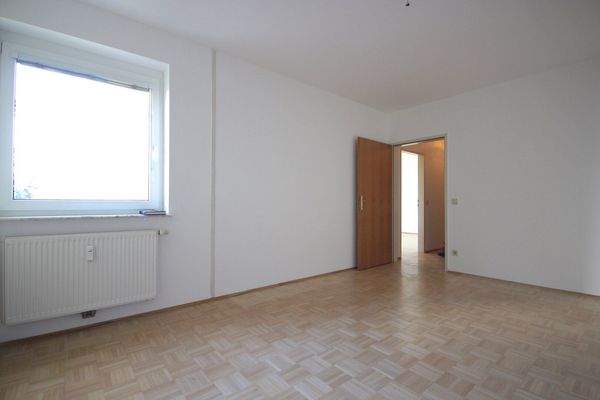 Schöne 2-Zi-Wohnung in Zentrumslage inkl. Tiefgaragenplatz