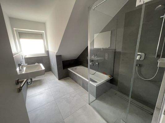 Bad mit ebenerdiger Dusche