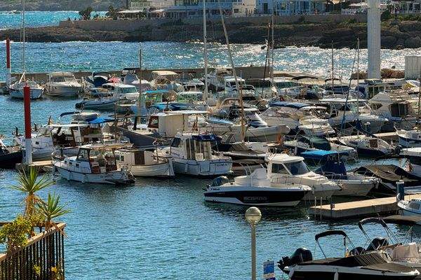 Stark herangezoomter Blick auf den Hafen