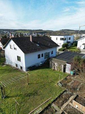 dji fly Außenansicht mit Garten