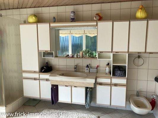 21-Bad-WC + Wellness.JPG