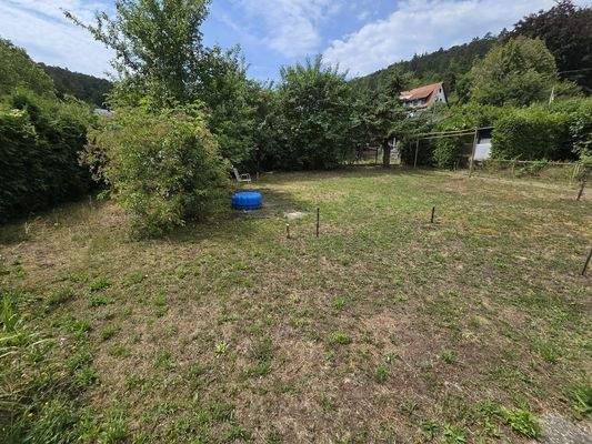 Garten mit Bauplatz