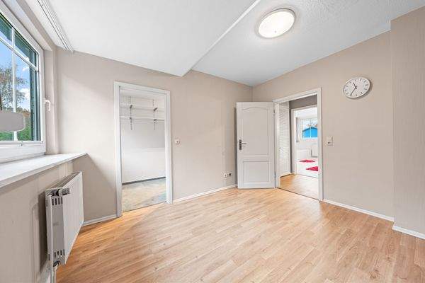 Elternschlafzimmer mit Ankleide