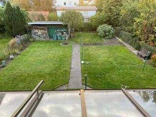 Blick vom Balkon in den Garten