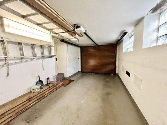 GARAGE IM KELLERGESCHOSS