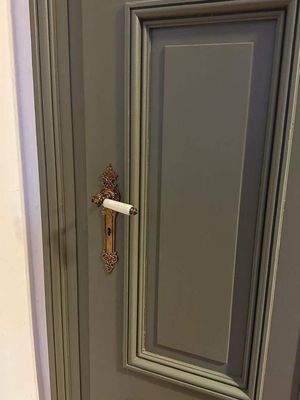 Schlafzimmertür einer sanierten Wohnung