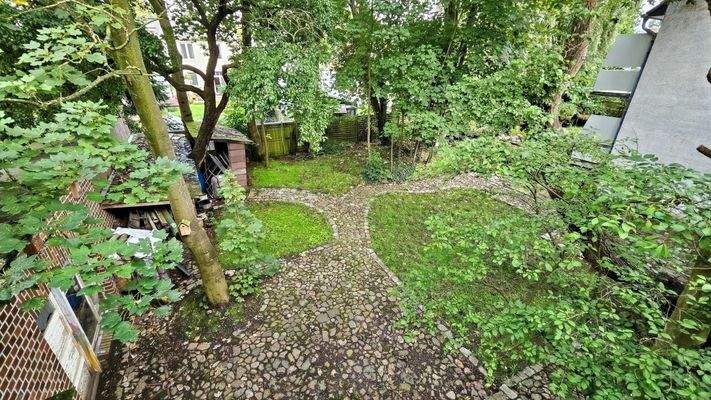 Garten und Innenhof nach OSTEN